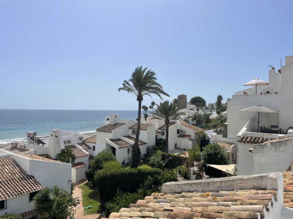 2 bedrooms Penthouse in Estepona, Spain No. 185378