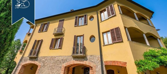 5 bedrooms Villa in Carate Brianza, Italy No. 56631 3