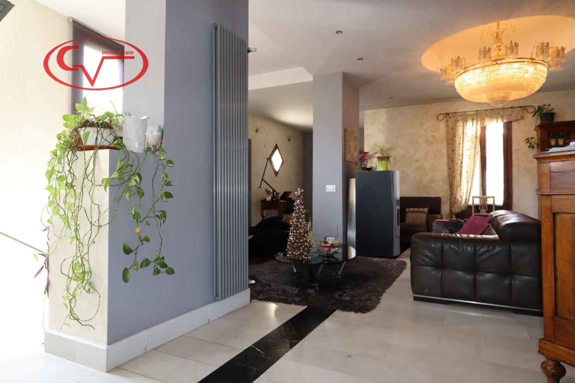 6-salle Villa à Montevarchi, Italy No. 231289