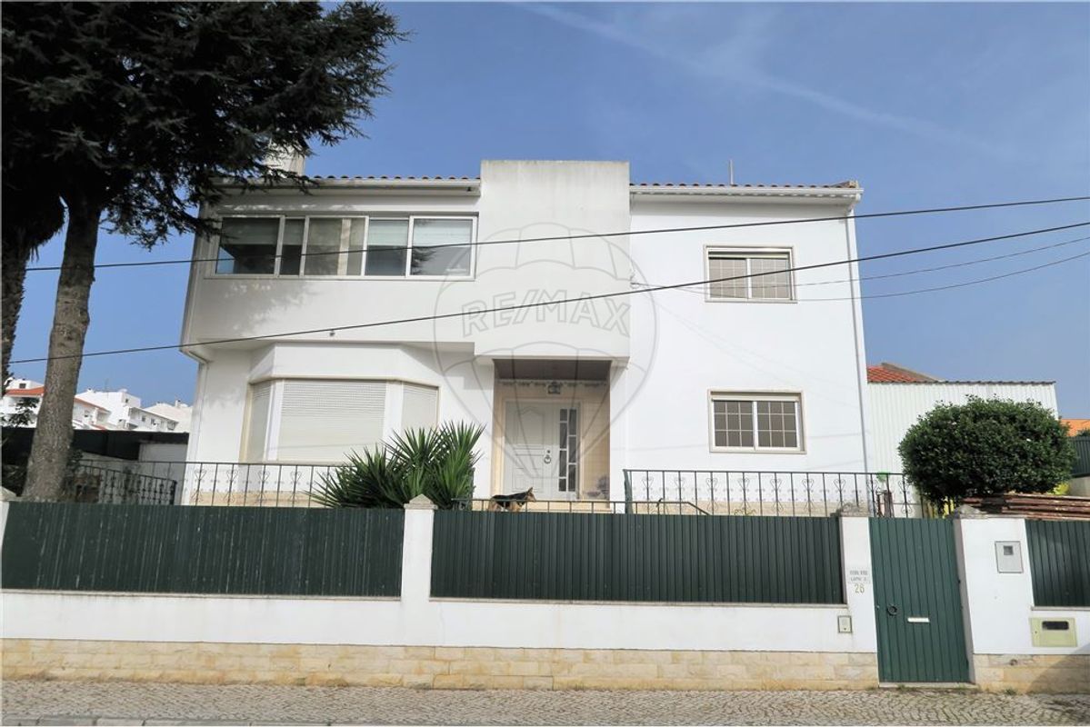 5 bedrooms House in Rio de Mouro, Portugal No. 28204