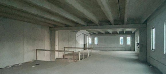 Коммерческая недвижимость с 2 комнатами в Монтироне, Италия № 207000 8