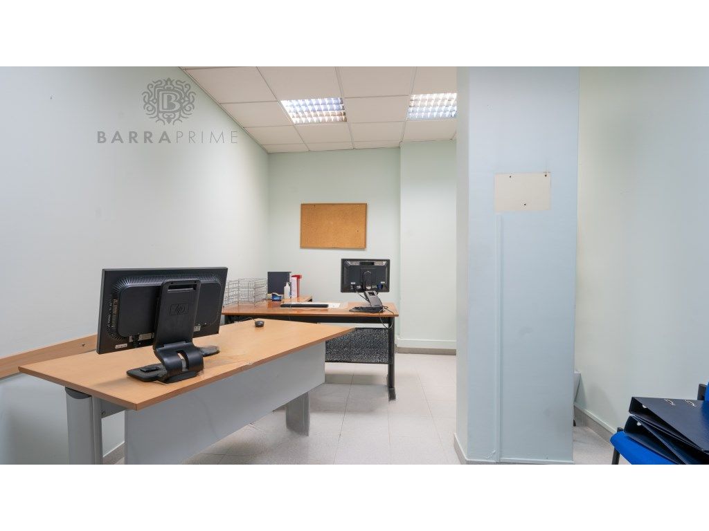 182m² Commercial property in Faro, Portugal No. 203066