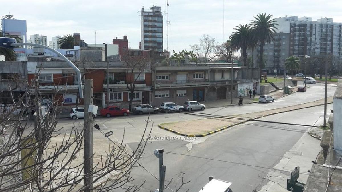 3 bedrooms House in Montevideo, Uruguay No. 2318