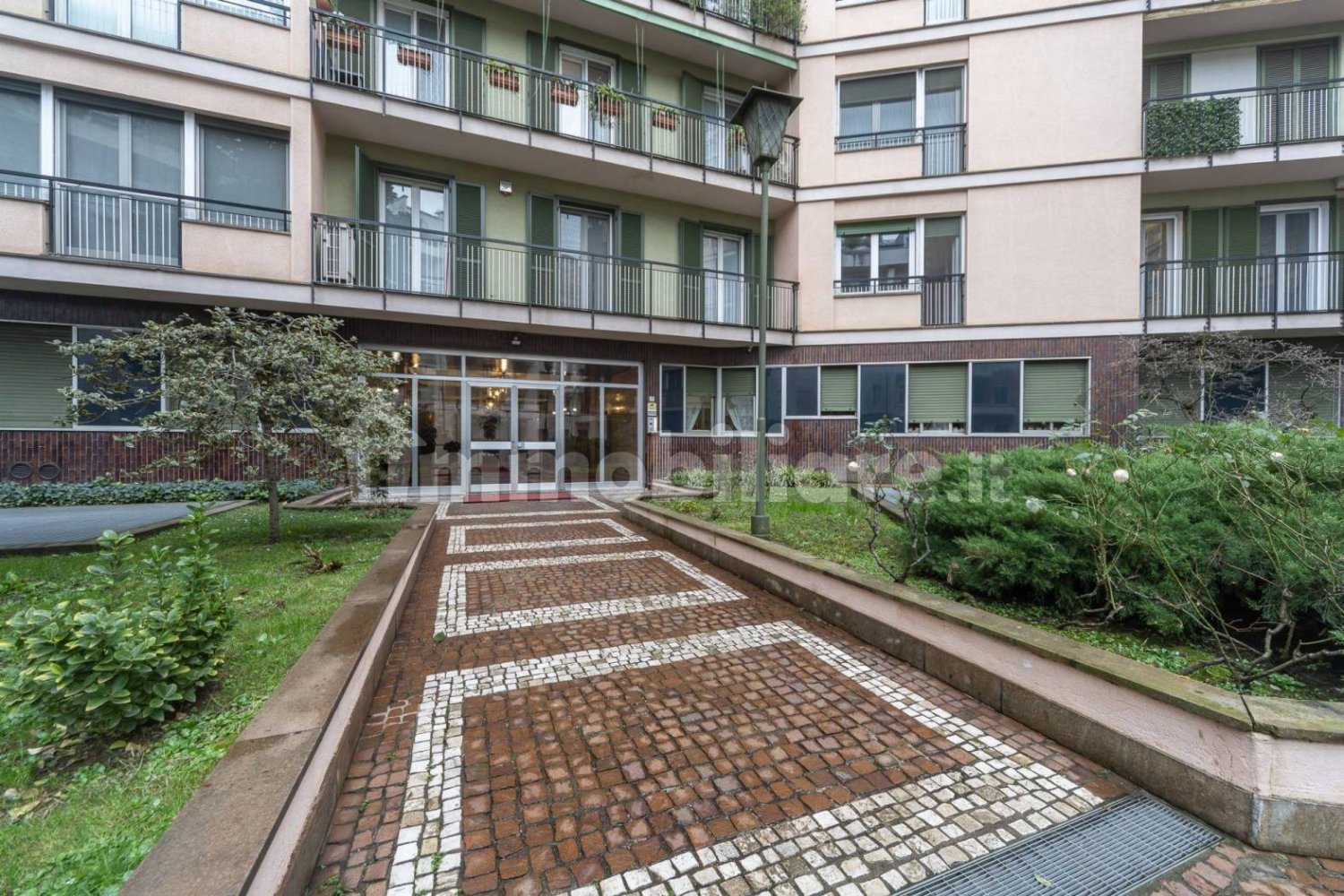 3 bedrooms Apartment in Milan, Italy No. 260708