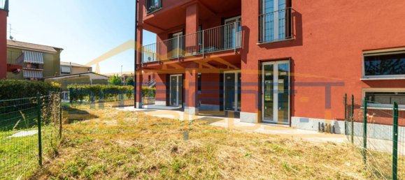 2 bedrooms Apartment in Carnate, Italy No. 165526 10