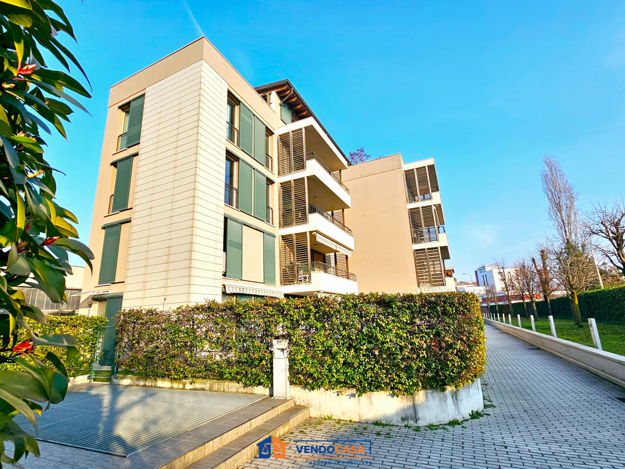 Квартира с 3 комнатами в Брешиа, Италия № 179096