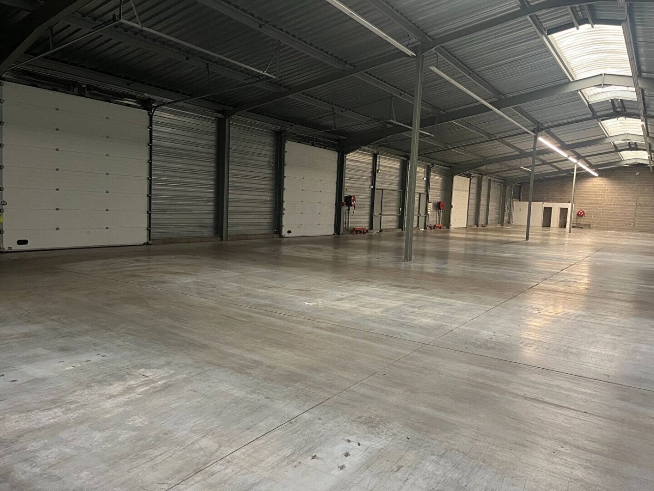 Propiedad comercial en Notre-Dame-d'Oe, France 1320 m² No. 88950