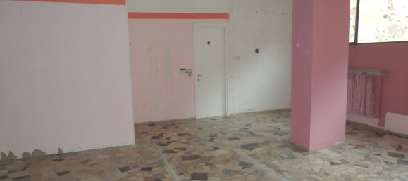 Gewerbliche Immobilie in Udine, Italy 200m², Nr. 74957 5