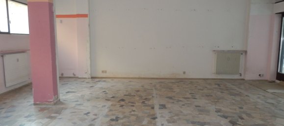 Gewerbliche Immobilie in Udine, Italy 200m², Nr. 74957 4