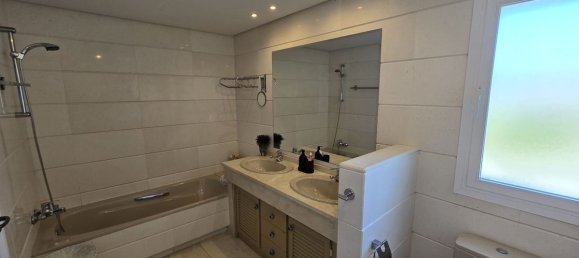 2 bedrooms Penthouse in Estepona, Spain No. 178388 6