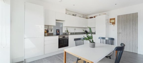 2 bedrooms Apartment in Surbiton, United Kingdom No. 9950 2