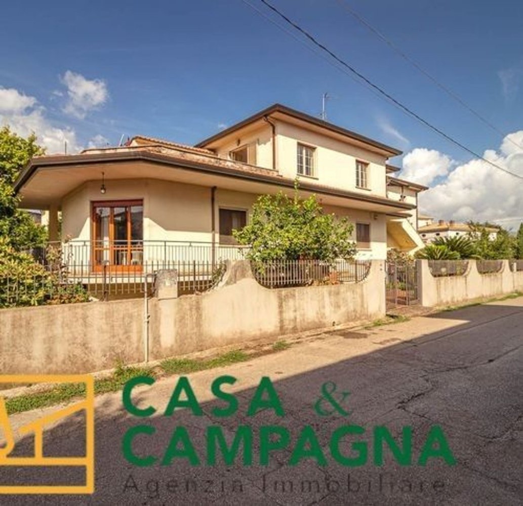 6 bedrooms Villa in Vairano Patenora, Italy No. 325672