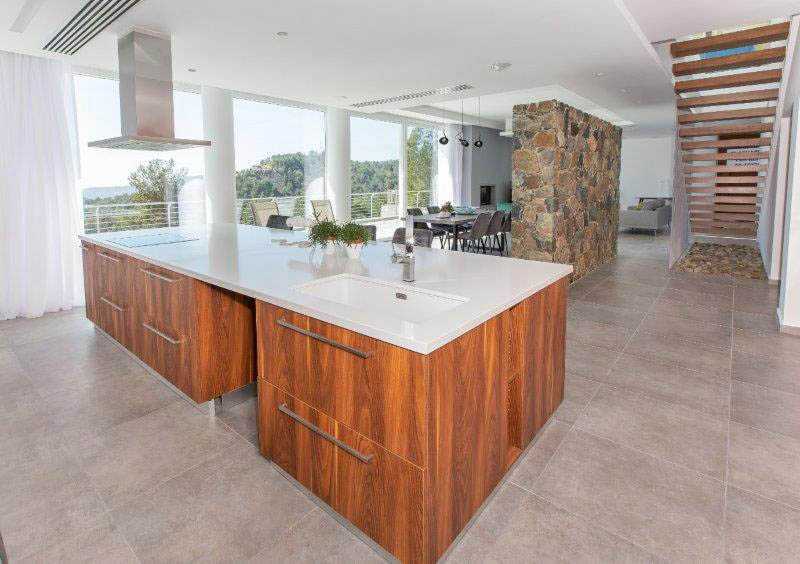 Дом с 5 спальнями в Лимассол, Кипр № 7128