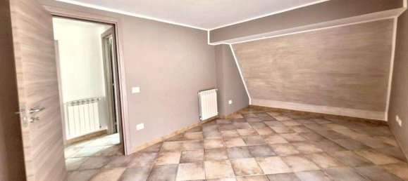 23m² Commercial property in Carini, Italy No. 336034 8