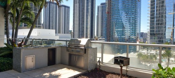1 Schlafzimmer Gewerbliche Immobilien in Miami, USA, Nr. 614686 4