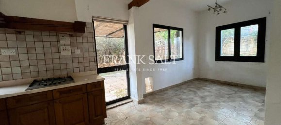 Villa de 3 dormitorios en Swieqi, Malta No. 2640 2