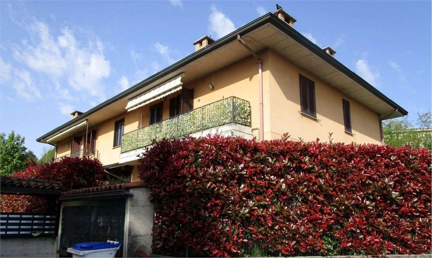 3غرفة شقة في Carate Brianza, Italy رقم 4124