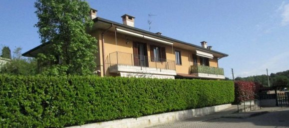 3غرفة شقة في Carate Brianza, Italy رقم 4124 2