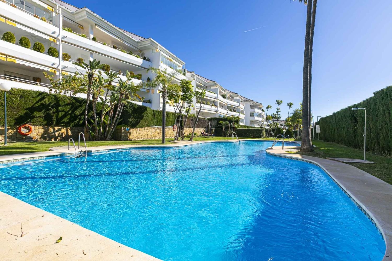 Dúplex de 3 dormitorios en Marbella, Spain No. 80650