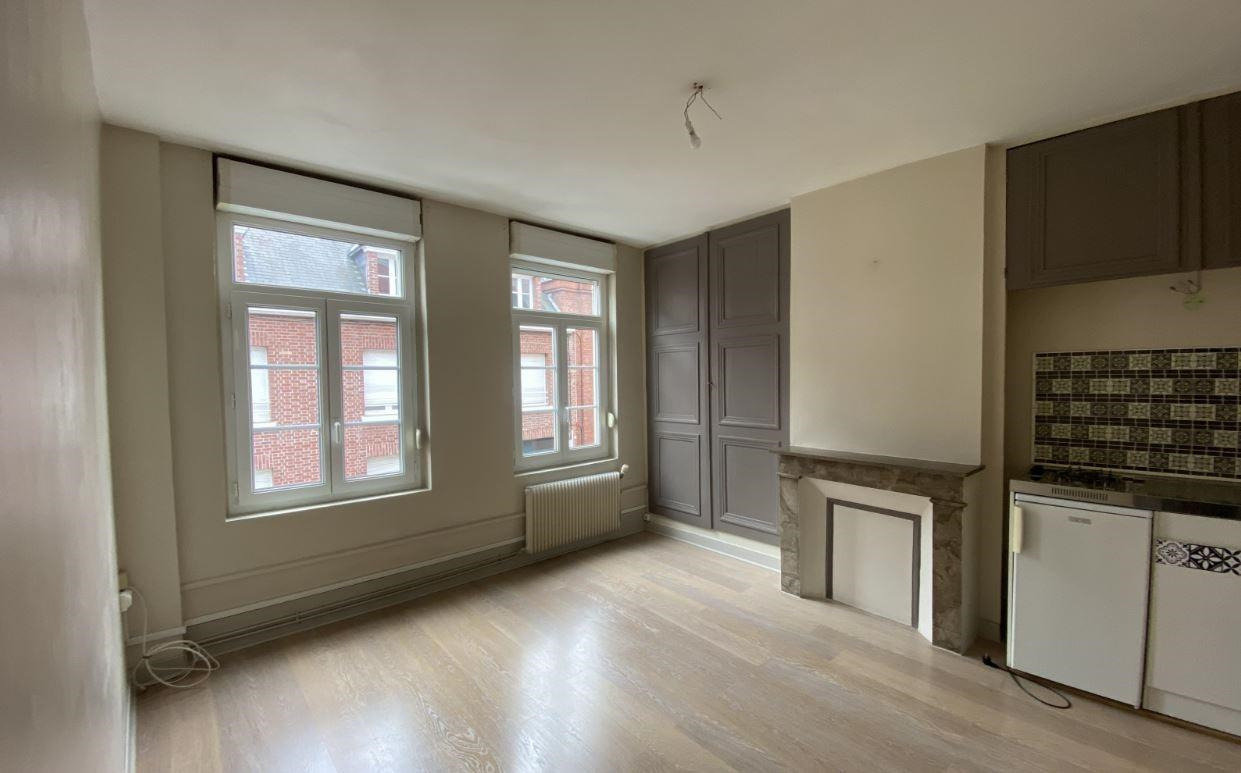 7 rooms Building in Amiens, France No. 90199