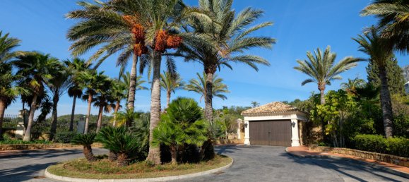 5 bedrooms Villa in Marbella, Spain No. 638 20