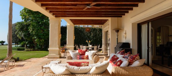 5 bedrooms Villa in Marbella, Spain No. 638 12