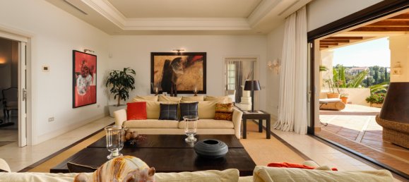 5 bedrooms Villa in Marbella, Spain No. 638 28