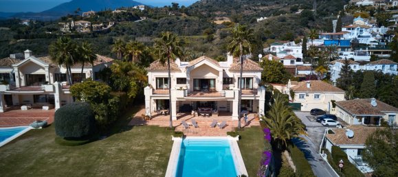 5 bedrooms Villa in Marbella, Spain No. 638 5