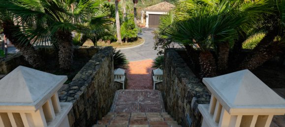 5 bedrooms Villa in Marbella, Spain No. 638 19