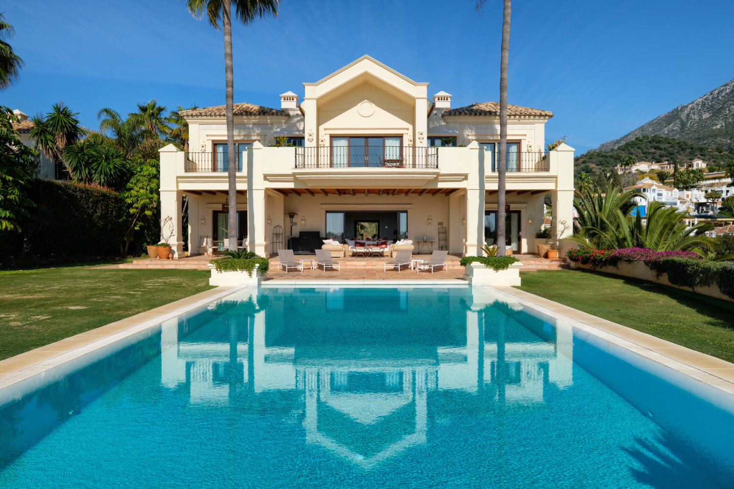 5 bedrooms Villa in Marbella, Spain No. 638