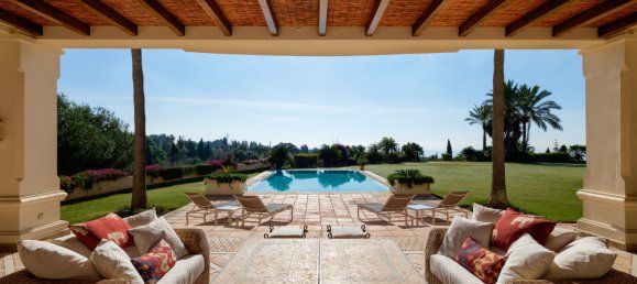 5 bedrooms Villa in Marbella, Spain No. 638 13