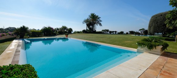 5 bedrooms Villa in Marbella, Spain No. 638 10