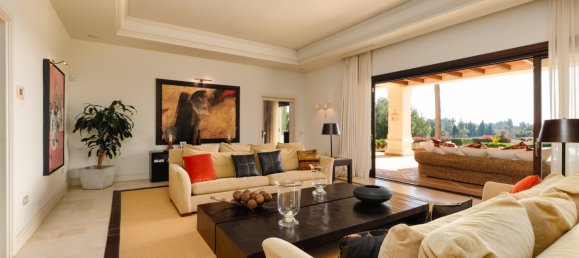 5 bedrooms Villa in Marbella, Spain No. 638 27