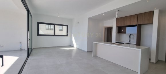 2 bedrooms Apartment in Germasogeia, Cyprus No. 3096 2