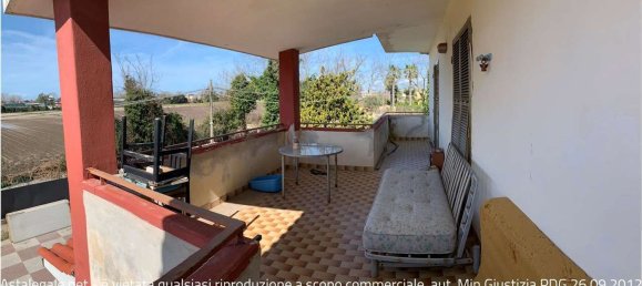 6 غرف نوم منزل في Giugliano in Campania, Italy رقم 373005 13