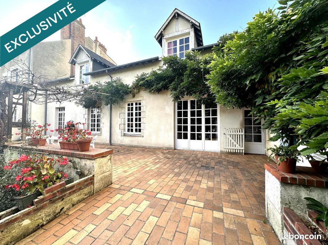 6 bedrooms House in Orleans, France No. 161277