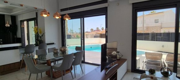 4 chambres Villa à Torrevieja, Spain No. 183590 14