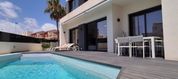 4 chambres Villa à Torrevieja, Spain No. 183590 3