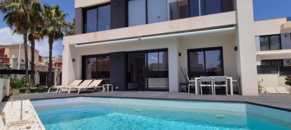 4 chambres Villa à Torrevieja, Spain No. 183590 8