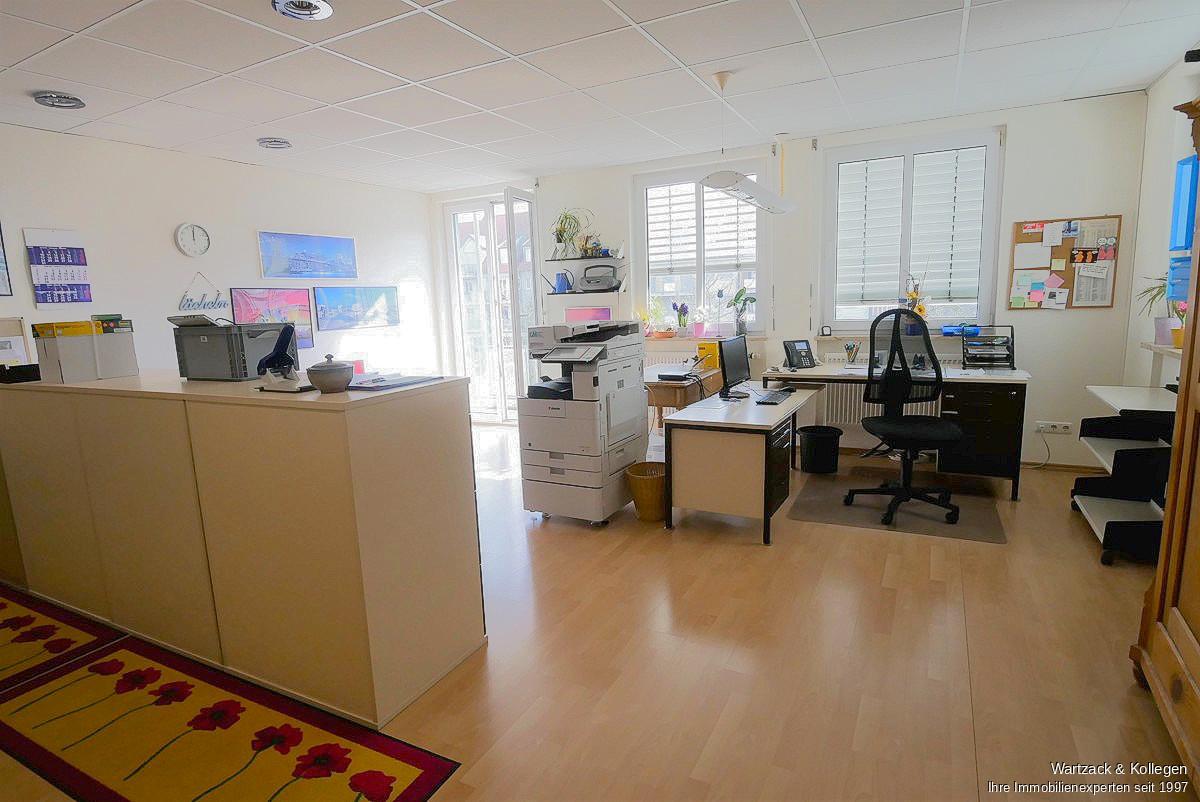 Oficina de 2 habitaciónes en Roth, Germany No. 271250