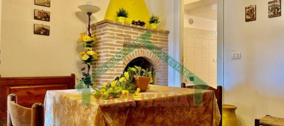 2 Schlafzimmer Wohnung in Capodimonte, Italy, Nr. 13523 9