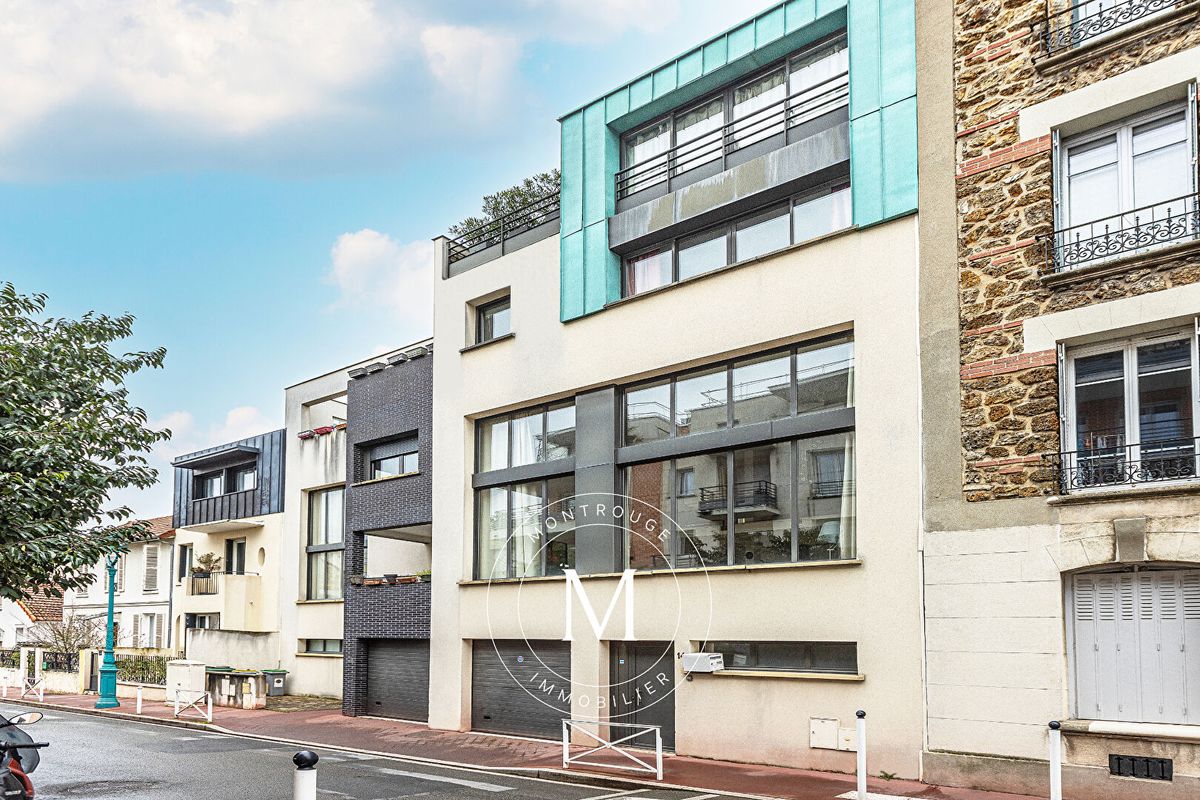 5 bedrooms House in Montrouge, France No. 126035