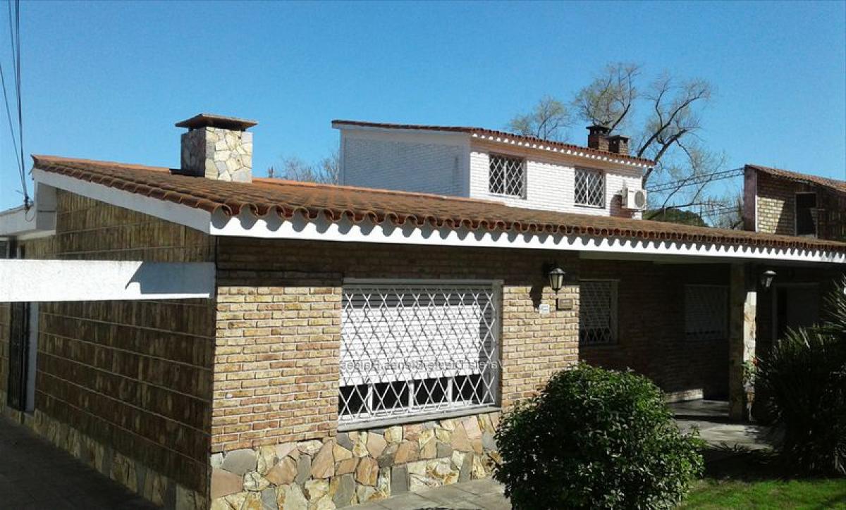 2 bedrooms House in Montevideo, Uruguay No. 8905