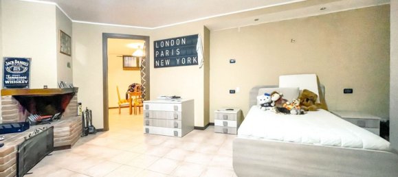 5 bedrooms House in Oleggio, Italy No. 377476 24