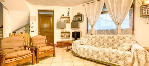 5 bedrooms House in Oleggio, Italy No. 377476 9