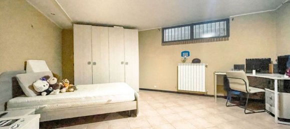 5 bedrooms House in Oleggio, Italy No. 377476 25