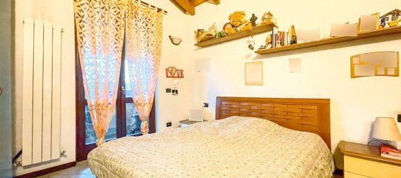 5 bedrooms House in Oleggio, Italy No. 377476 18