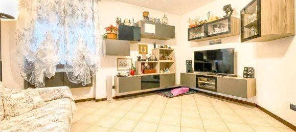 5 bedrooms House in Oleggio, Italy No. 377476 8