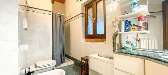 5 bedrooms House in Oleggio, Italy No. 377476 16