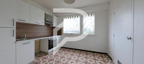 3 bedrooms Apartment in Evry, France No. 121554 2